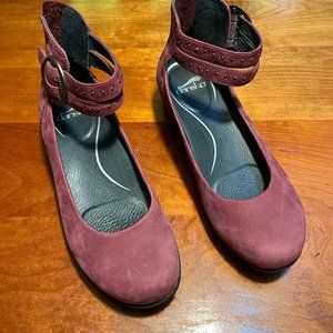 Dansko Ankle Strap w/Back Zipper, Comfort Shoes, Size 38, Burgundy Suede